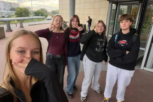 Klasa 3TI/C zintegrowała się w Poznaniu podczas gry w Laser Tag
