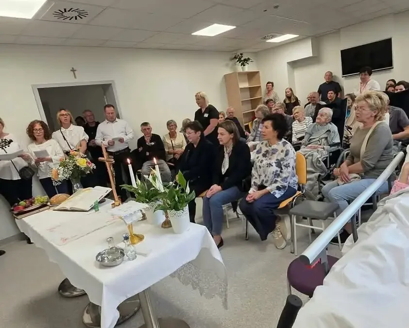 Msza Święta w jarocińskim Zakładzie Opiekuńczo-Leczniczym – wspólna modlitwa pacjentów i personelu
