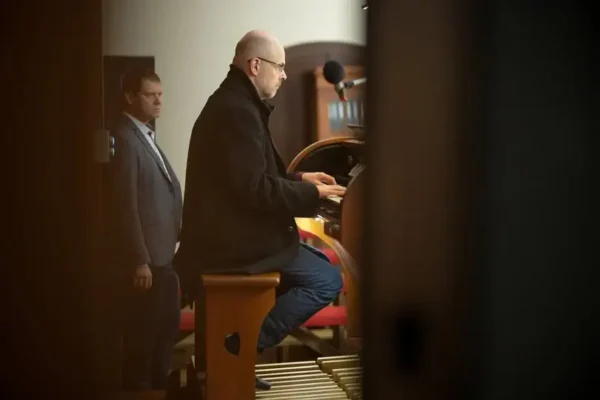 Arcydzieła muzyki organowej w Jarocinie – koncert prof. Radosława Marca