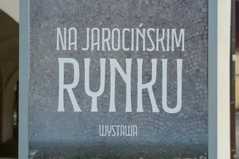 Nowa wystawa plenerowa w Jarocinie odkrywa historię rynku